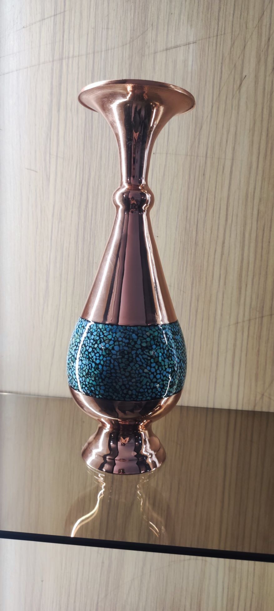 یک گلدان زیبای مسی فیروزه ای